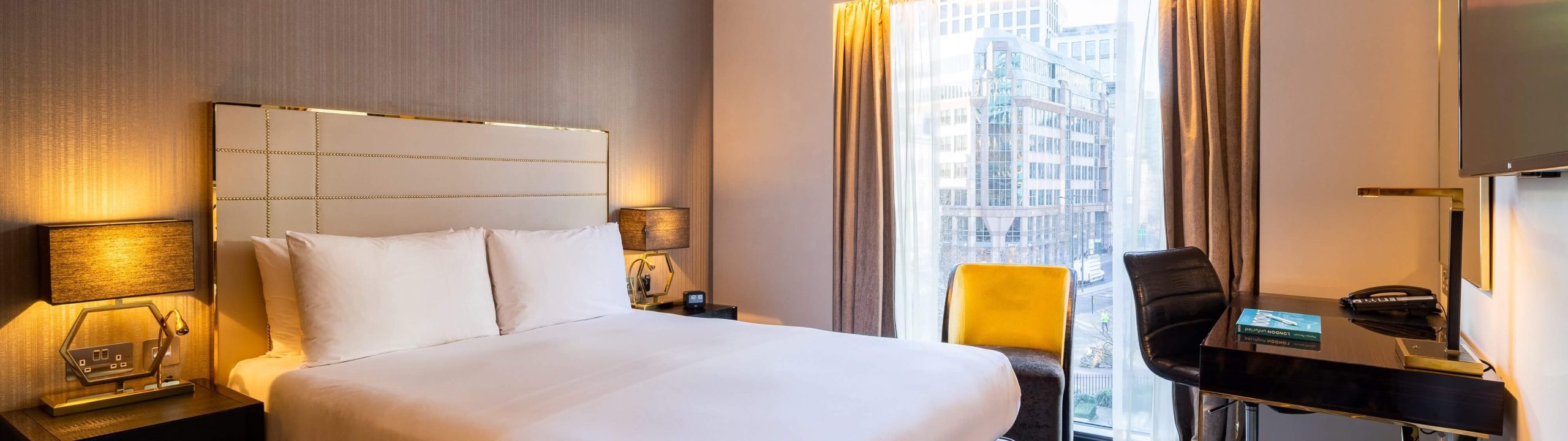 Rooms Hero - Bed and Room