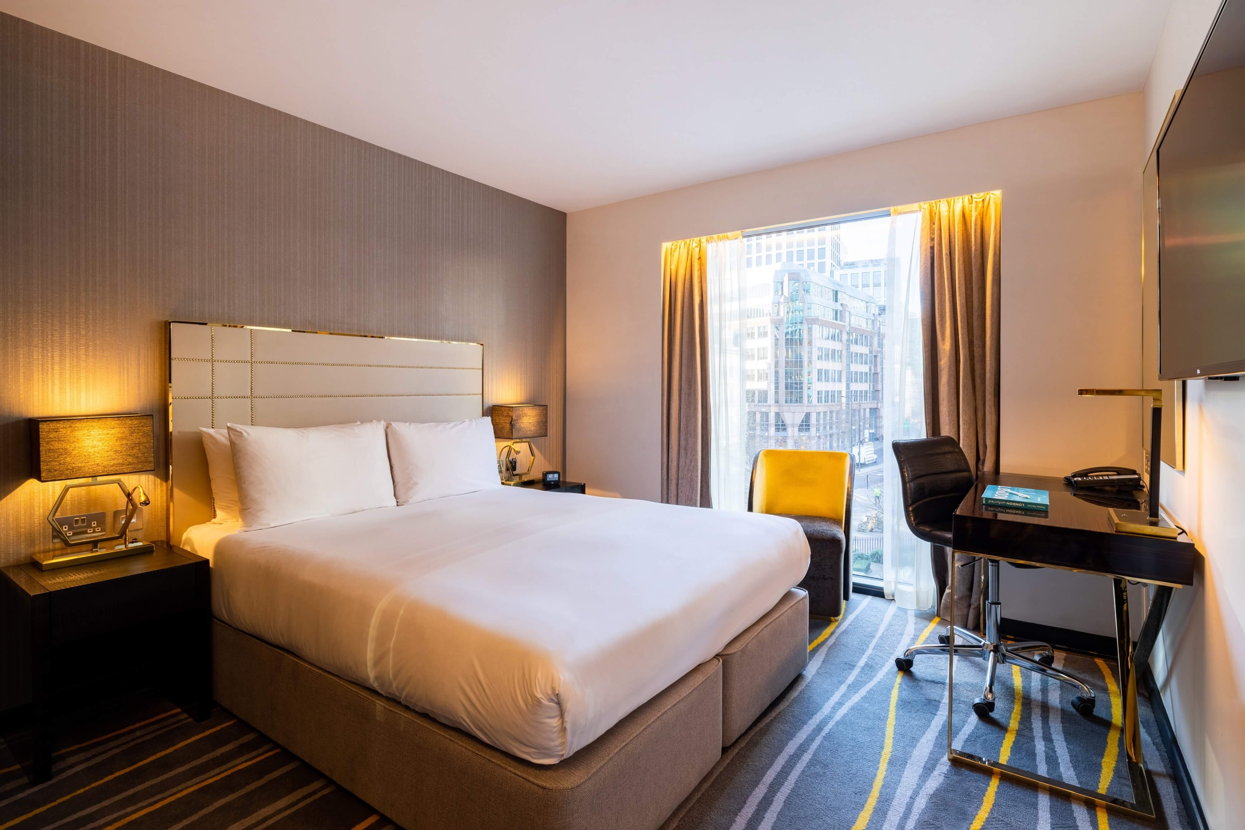 Rooms Hero - Bed and Room