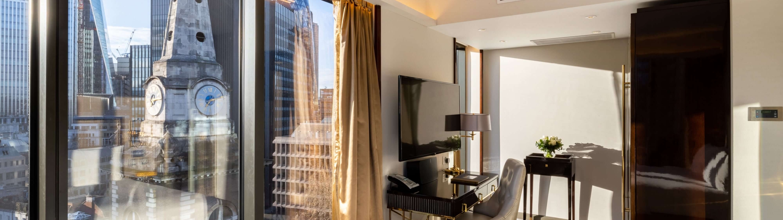 Botolph Corner Suite Room