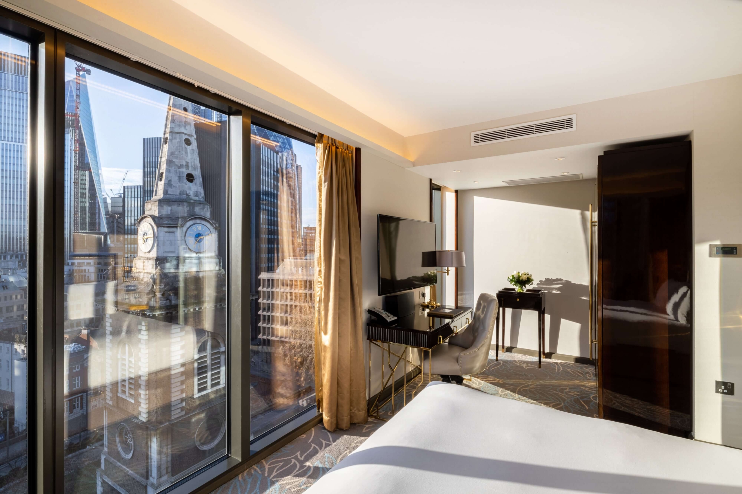 Botolph Corner Suite Room
