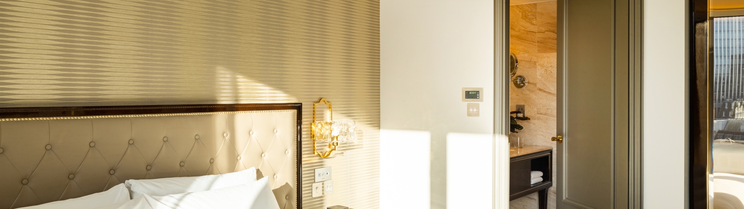 Bright and modern suite at Hotel Saint in London